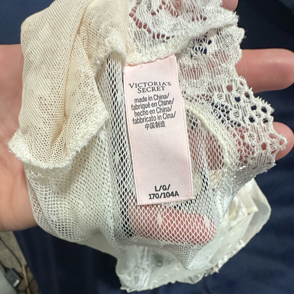 Victoria's Secret Cream Lace Lingerie romantic bodysuit black velvet trim - Picture 11 of 11